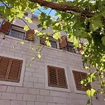 R.r. Appartement *