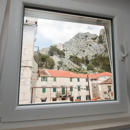 R.r. Apartman *