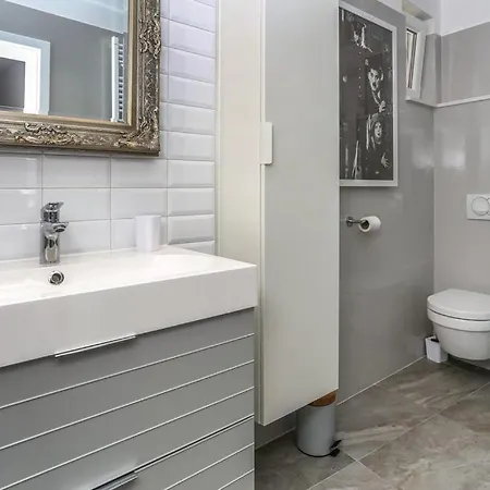 R.r. Apartment *