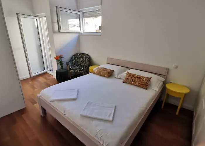 Apartment R.r. *